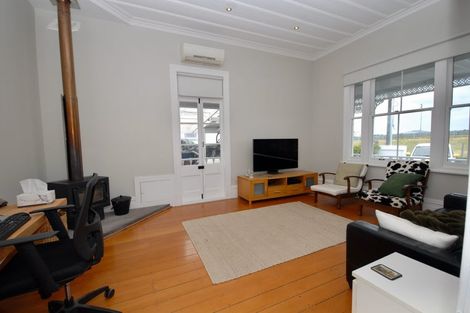 Photo of property in 20 Sulphur Beach Road, Northcote Point, Auckland, 0627