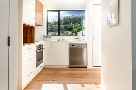 Photo of property in 92 Ara Paiwhenua, Tawa, Wellington, 5028