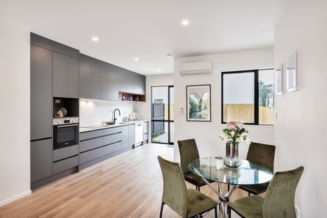 Photo of property in 73 Papatupu Way, Kumeu, 0810