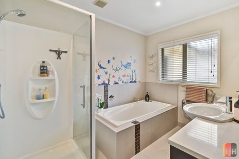 Photo of property in 242 Harbourside Drive, Karaka, Papakura, 2113