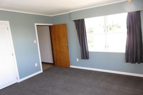 Photo of property in 16 Omega Street, Newlands, Wellington, 6037