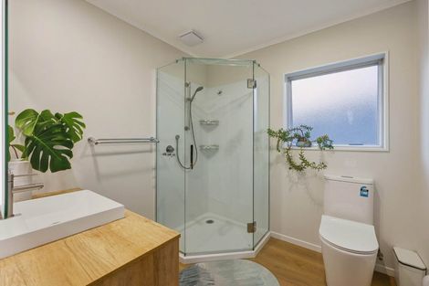 Photo of property in 22 Windfall Grove, Greenhithe, Auckland, 0632