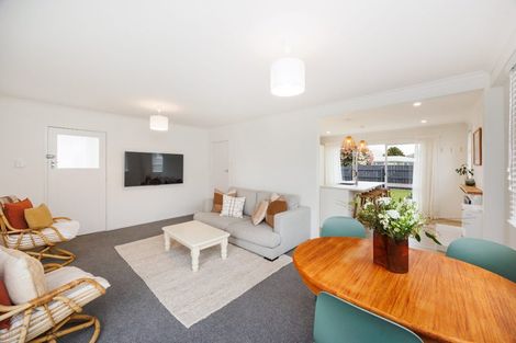 Photo of property in 37 Waterloo Crescent, Hokowhitu, Palmerston North, 4410