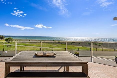 Photo of property in 2 North Terrace, Westshore, Napier, 4110