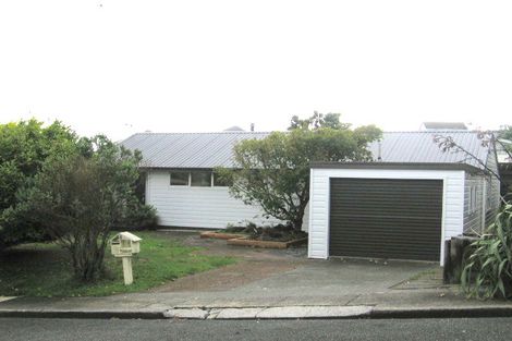 Photo of property in 8 Gow Street, Newlands, Wellington, 6037