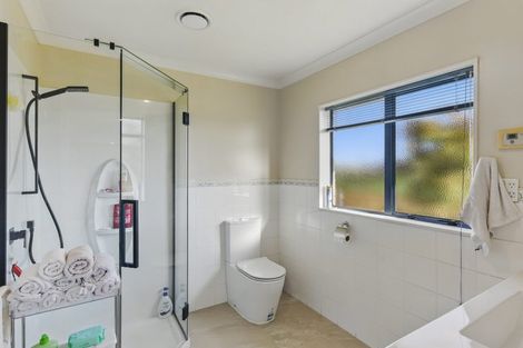 Photo of property in 41 Holcombe Drive, Paraparaumu, 5032