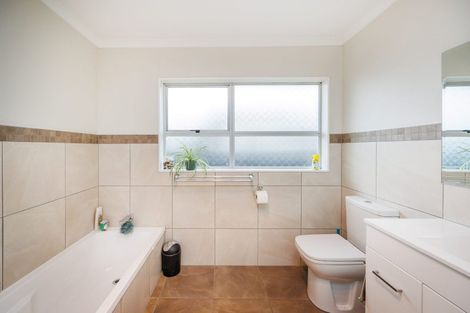 Photo of property in 52 Kentucky Way, Awapuni, Palmerston North, 4412
