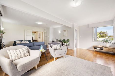 Photo of property in 61 Salford Street, Newlands, Wellington, 6037