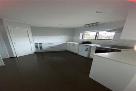 Photo of property in 2/10 Tulloch Place, Conifer Grove, Takanini, 2112