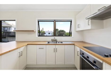 Photo of property in 1/20 Halder Place, Torbay, Auckland, 0632