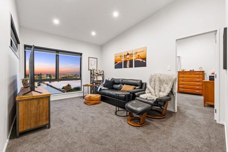 Photo of property in 17a Constable Lane, West Harbour, Auckland, 0618