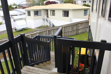 Photo of property in 8 Louise Place, West Harbour, Auckland, 0618