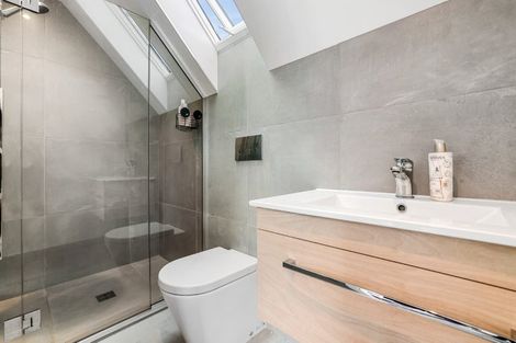 Photo of property in 34 Aikmans Road, Merivale, Christchurch, 8014