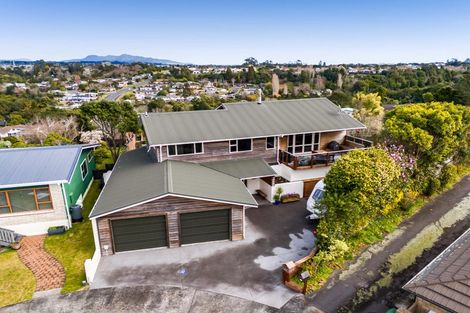 Photo of property in 21 Longview Drive, Merrilands, New Plymouth, 4312