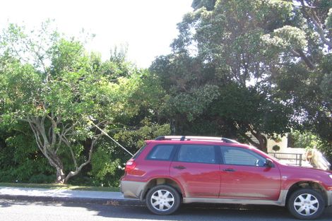 Photo of property in 1/2 Rothesay Bay Road, Rothesay Bay, Auckland, 0630