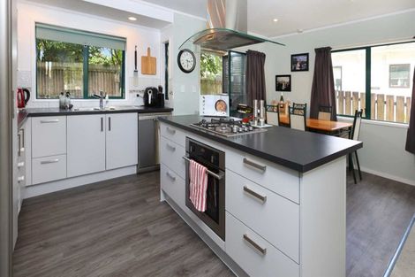 Photo of property in 19a Riserra Drive, Ranui, Auckland, 0612