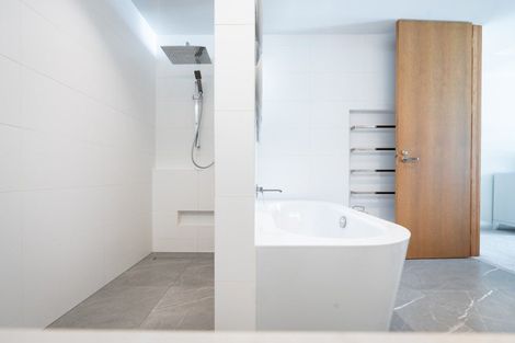 Photo of property in 2/308 Oriental Parade, Oriental Bay, Wellington, 6011