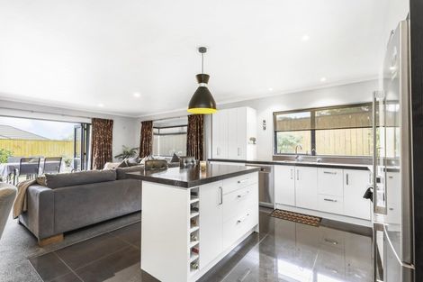 Photo of property in 15 Hollinger Place, Nawton, Hamilton, 3200