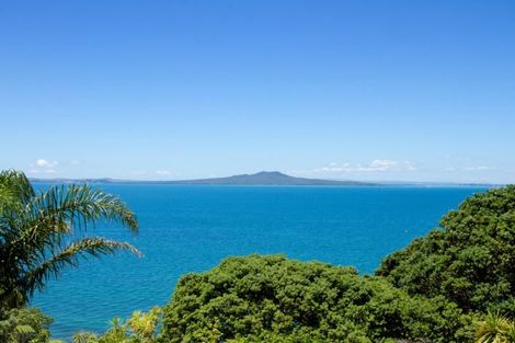 Photo of property in 33 Beulah Avenue, Rothesay Bay, Auckland, 0630