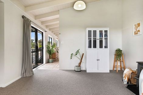 Photo of property in 2/32 Hand Road, Helensville, 0800