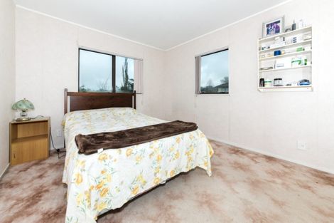 Photo of property in 4 Heversham Place, Glendene, Auckland, 0602
