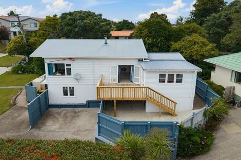 Photo of property in 11 Craigbank Avenue, New Lynn, Auckland, 0600