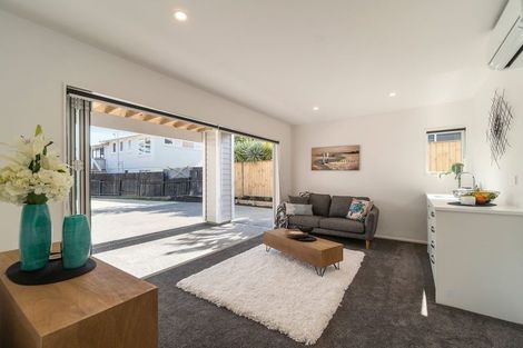 Photo of property in 31a Dawnhaven Drive, Te Atatu Peninsula, Auckland, 0610