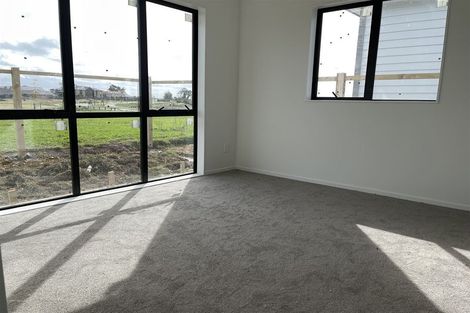 Photo of property in 12 Woven Place, Karaka, 2113