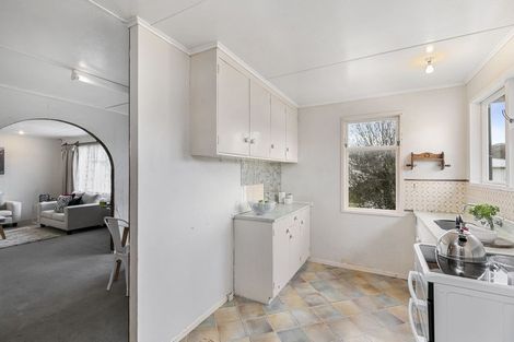 Photo of property in 33 Kairanga Crescent, Wainuiomata, Lower Hutt, 5014