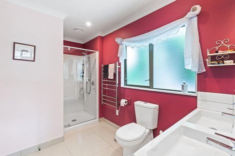 Photo of property in 3 Koromiko Glen, Waikanae, 5036