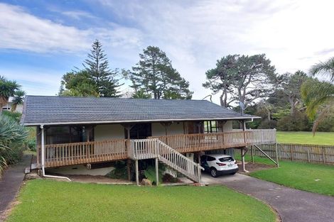 Photo of property in 8 Lowtherhurst Road, Massey, Auckland, 0614