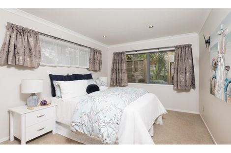 Photo of property in 39 Royal View Road, Te Atatu South, Auckland, 0610