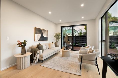 Photo of property in 8a Catalina Crescent, Forrest Hill, Auckland, 0620