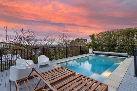 Photo of property in 19 Luxton Place, Mount Pleasant, Christchurch, 8081