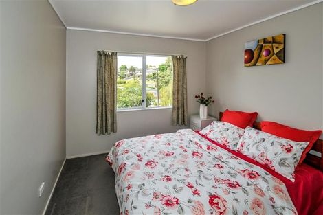 Photo of property in 1/20 Hogans Road, Glenfield, Auckland, 0629