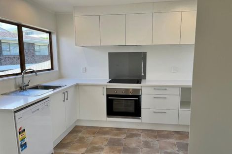 Photo of property in 12 Prince Regent Drive, Half Moon Bay, Auckland, 2012