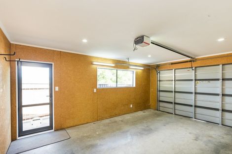 Photo of property in 128 Hillcrest Drive, Kelvin Grove, Palmerston North, 4414