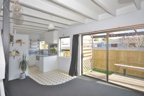 Photo of property in 2/506 Devonport Road, Tauranga South, Tauranga, 3112