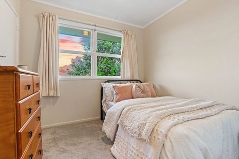Photo of property in 1/32 Rosewarne Crescent, Glendene, Auckland, 0602