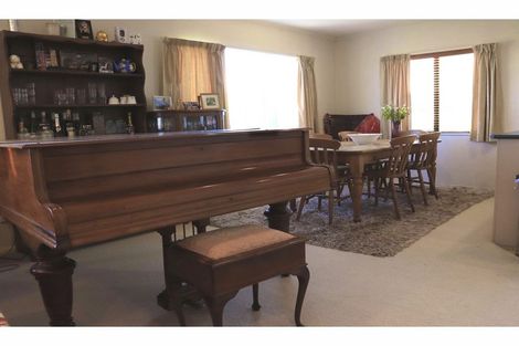Photo of property in 2/5 Anne Road, Hillcrest, Auckland, 0627