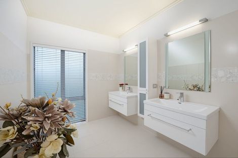 Photo of property in 7 Burgundy Park Avenue, Henderson, Auckland, 0612