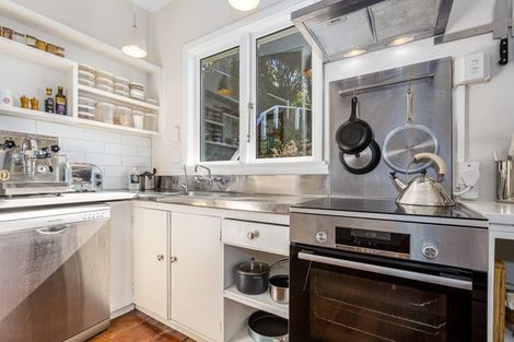 Photo of property in 13 Thane Road, Roseneath, Wellington, 6011