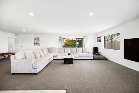 Photo of property in 56 Farnborough Drive, Grandview Heights, Hamilton, 3200