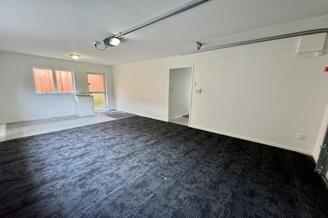 Photo of property in 6 Porter Avenue, Te Atatu South, Auckland, 0610