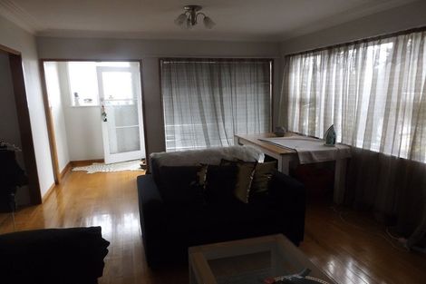 Photo of property in 2/7 Queen Street, Papakura, 2110