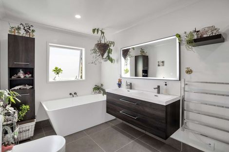 Photo of property in 20 Linkwater Way, Parklands, Christchurch, 8083