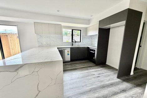 Photo of property in 17b Martin Place, Kelston, Auckland, 0602