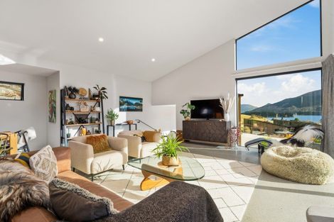 Photo of property in 11 Red Deer Rise, Kelvin Heights, Queenstown, 9300