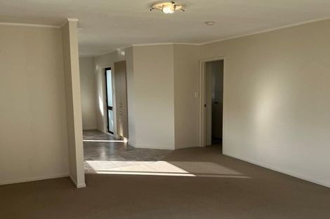Photo of property in 8 Louise Place, West Harbour, Auckland, 0618