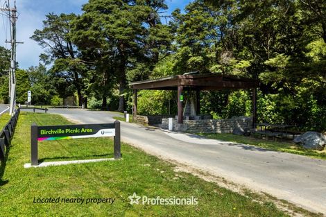Photo of property in 1 Gemstone Drive, Birchville, Upper Hutt, 5018